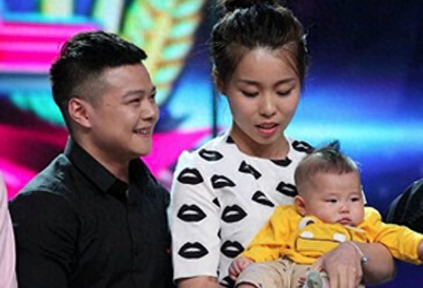 迟到的幸福!举重冠军龙清泉为妻子补办温馨婚礼